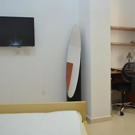 One Bedroom In 011