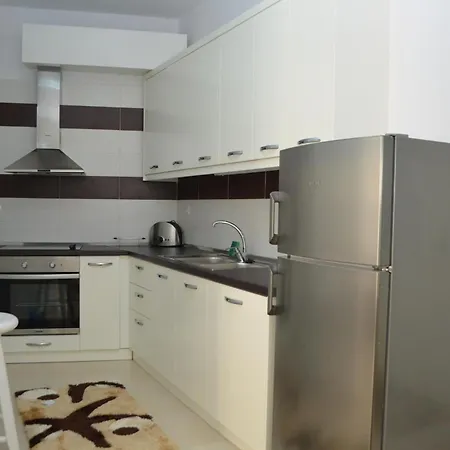 Апартаменты One Bedroom In 011 *